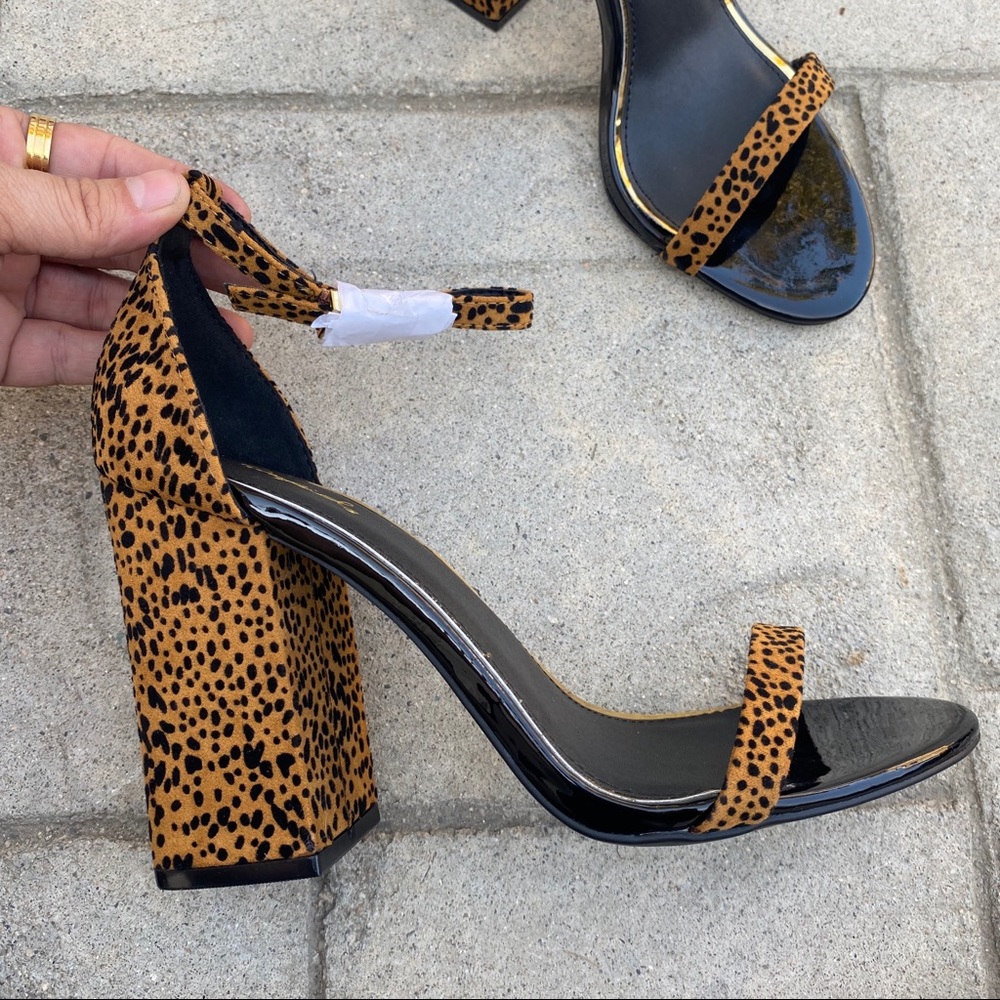 Qupid animal print one strap sandals NWT qupid 9 - Picture 4 of 7